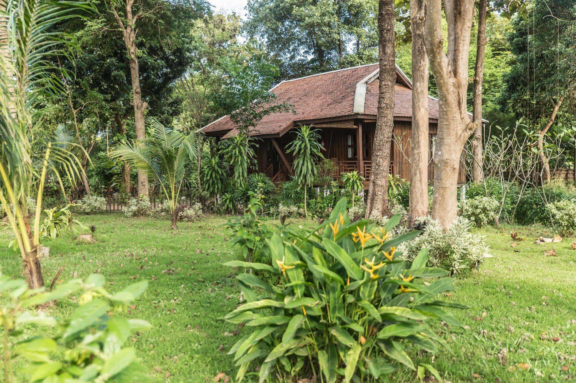 La Folie Lodge Champasak Exterior photo